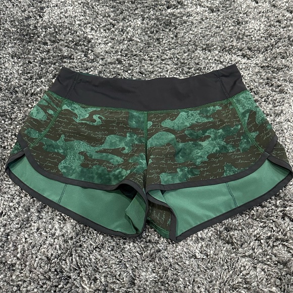 EUC - Lululemon Speed Shorts - Size 4 - Picture 2 of 4